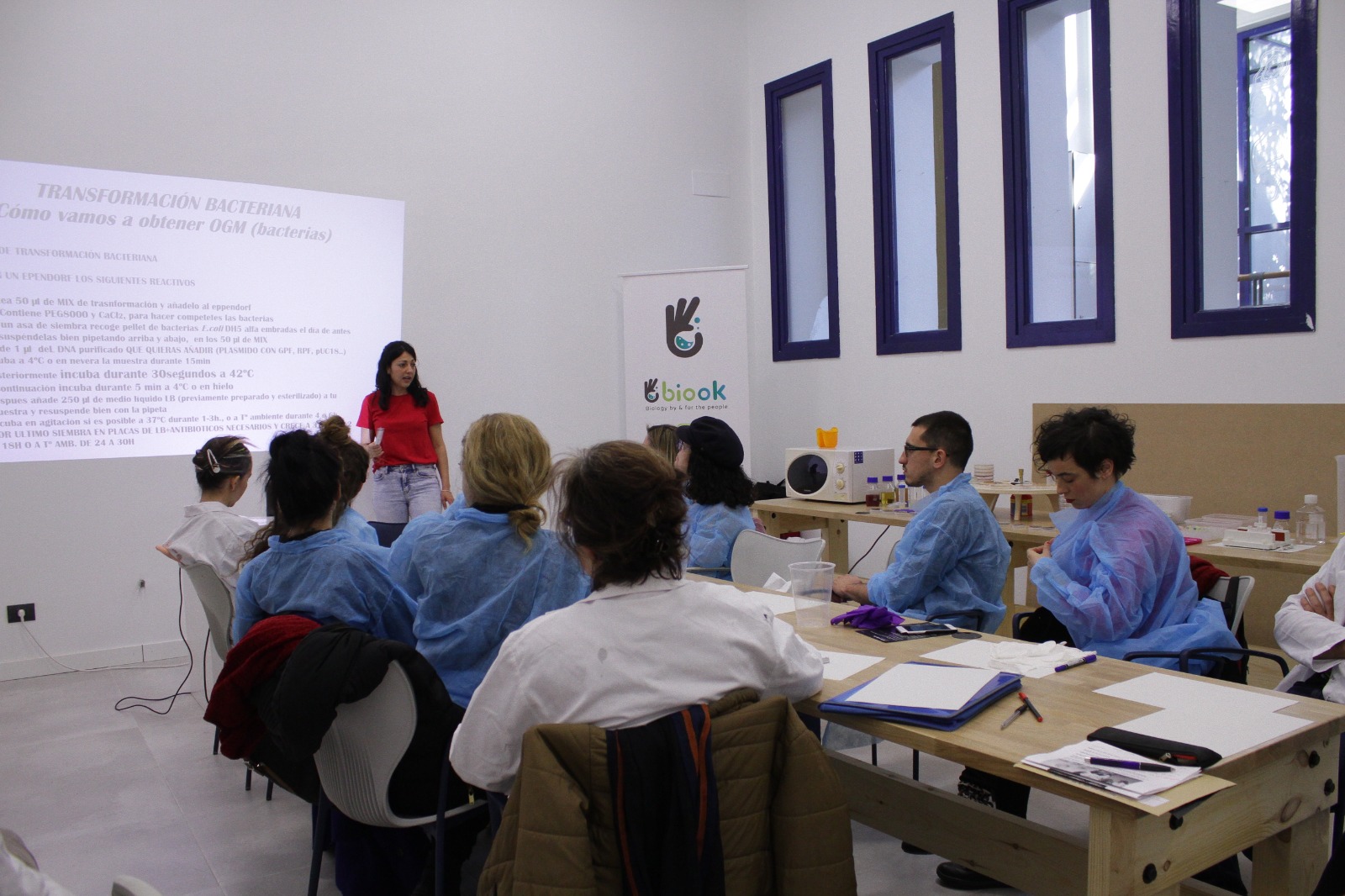 CURSO «LA CIENCIA QUE ESCONDE EL BIOARTE» IMPARTIDO POR CRISTINA HERNÁNDEZ Y BIOOK ELKARTEA